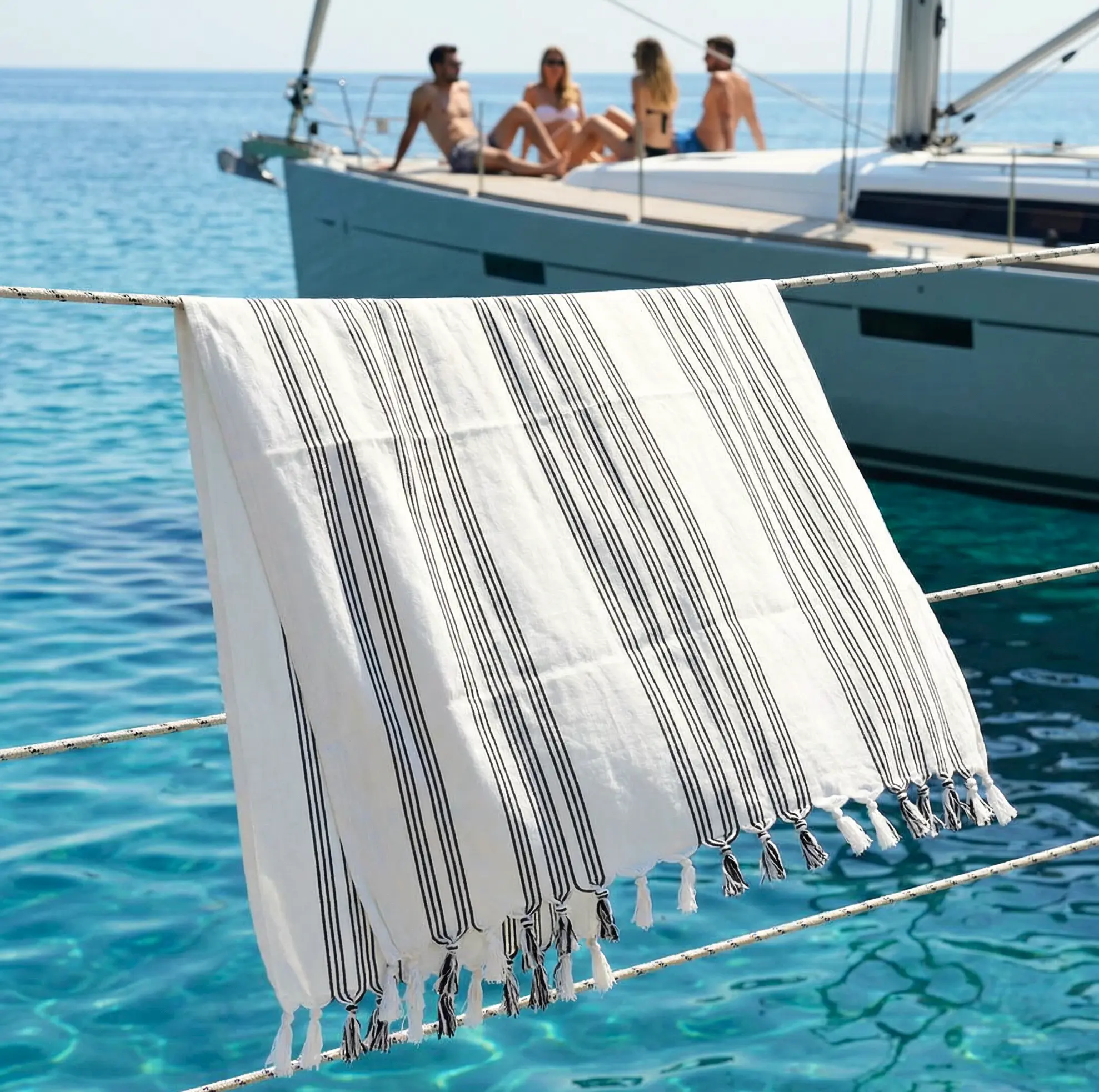 Strandtuch aus Baumwolle Schwarzweiß elegant für Segeln